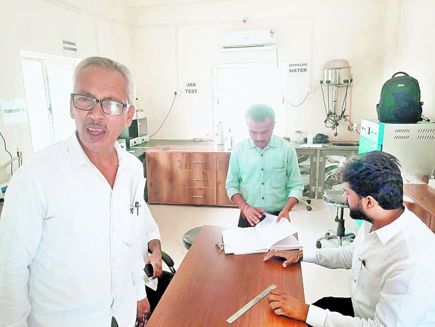 सतना में शुद्ध पेयजल पर सवाल, चूना मिलाकर सप्लाई का आरोप, 63 दिन बाद भी नहीं सुधरी व्यवस्था सतना में शुद्ध पेयजल पर सवाल, चूना मिलाकर सप्लाई का आरोप, 63 दिन बाद भी नहीं सुधरी व्यवस्था