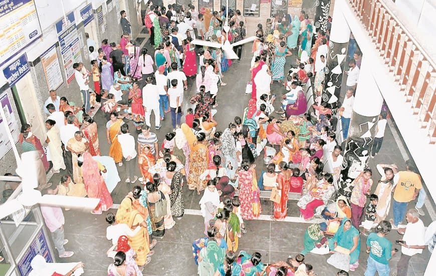 बारिश थमते ही संक्रामक बीमारियों का कहर, जिला अस्पताल में मरीजों की बढ़ी भीड़ बारिश थमते ही संक्रामक बीमारियों का कहर, जिला अस्पताल में मरीजों की बढ़ी भीड़