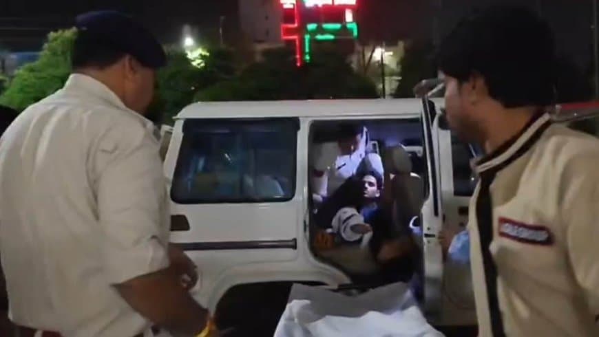 सागर जहरीली शराब कांड: इनामी शिवांजय राजपूत का हाफ एनकाउंटर, पुलिस ने पैर में मारी गोली सागर जहरीली शराब कांड: इनामी शिवांजय राजपूत का हाफ एनकाउंटर, पुलिस ने पैर में मारी गोली