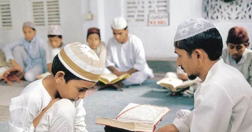 पश्चिम बंगाल: 252 मदरसों पर सरकार ने लगाया ताला.. मंत्री बोले- हर आतंकी हमले के तार मदरसों से जुड़े पश्चिम बंगाल: 252 मदरसों पर सरकार ने लगाया ताला.. मंत्री बोले- हर आतंकी हमले के तार मदरसों से जुड़े