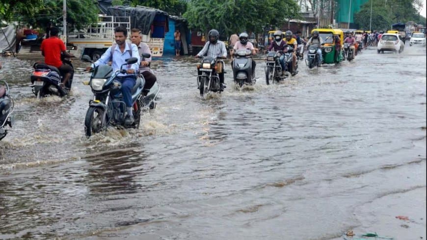 मौसम: केरलम और यूपी में बारिश-बाढ़ से तबाही, गुजरात में जलभराव; राजस्थान से मानसून की विदाई शुरू मौसम: केरलम और यूपी में बारिश-बाढ़ से तबाही, गुजरात में जलभराव; राजस्थान से मानसून की विदाई शुरू