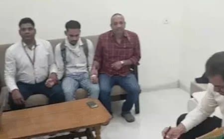 इंदौर नगर निगम का सब इंजीनियर लोकायुक्त के हत्थे चढ़ा: पानी के टैंकर का बिल पास करने की एवज में मांग रहा था रिश्वत इंदौर नगर निगम का सब इंजीनियर लोकायुक्त के हत्थे चढ़ा: पानी के टैंकर का बिल पास करने की एवज में मांग रहा था रिश्वत