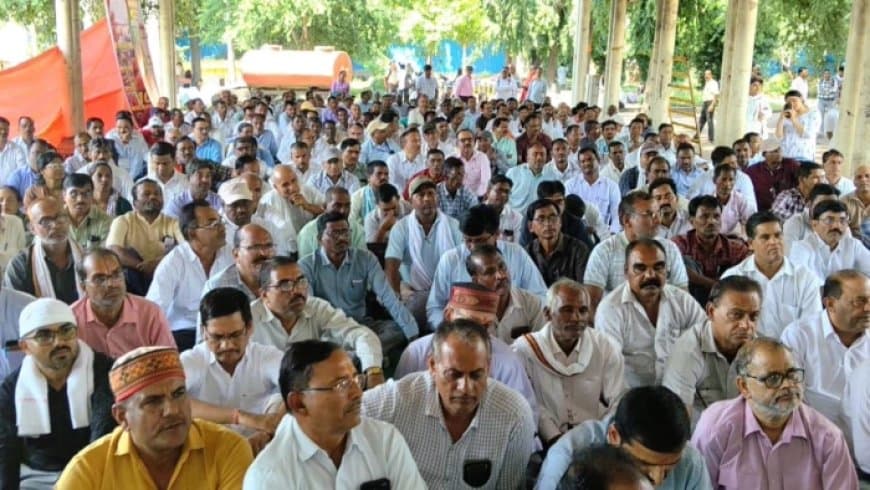 MP Teachers Protest: टीईटी और ई-अटेंडेंस के विरोध में शिक्षकों का उग्र आंदोलन, अब जिला स्तर पर होगा सत्याग्रह MP Teachers Protest: टीईटी और ई-अटेंडेंस के विरोध में शिक्षकों का उग्र आंदोलन, अब जिला स्तर पर होगा सत्याग्रह