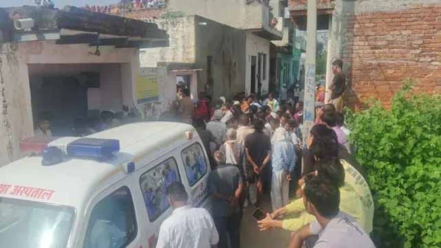 नोएडा में एक ही परिवार के पांच लोगों की संदिग्ध मौत, रात सभी ने खाई थी मैगी, सुबह बिस्तर पर पाए गए मृत नोएडा में एक ही परिवार के पांच लोगों की संदिग्ध मौत, रात सभी ने खाई थी मैगी, सुबह बिस्तर पर पाए गए मृत
