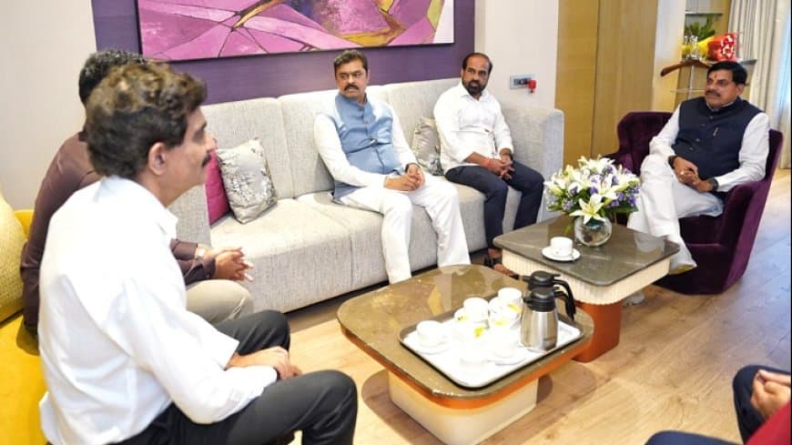आंध्र प्रदेश के निवेशकों को सीएम ने दिया न्योता, बोले- 'मध्य प्रदेश में निवेश से मिलेगा हर हाल में लाभ' आंध्र प्रदेश के निवेशकों को सीएम ने दिया न्योता, बोले- 'मध्य प्रदेश में निवेश से मिलेगा हर हाल में लाभ'