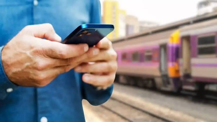 Indian Railways Rules: ट्रेन या स्टेशन पर मोबाइल स्पीकर पर गाने बजाए तो लगेगा 1000 रुपये जुर्माना, जानिए नया नियम Indian Railways Rules: ट्रेन या स्टेशन पर मोबाइल स्पीकर पर गाने बजाए तो लगेगा 1000 रुपये जुर्माना, जानिए नया नियम