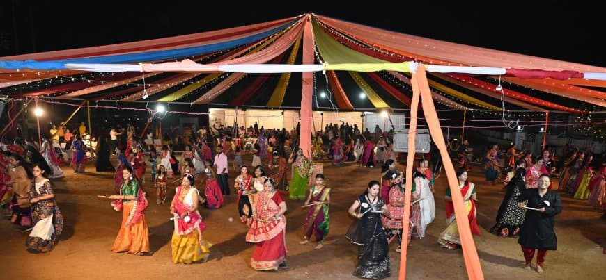 गरबा की ताल, भक्ति का उल्लास: भेल में जीवंत हुई सांस्कृतिक धरोहर गरबा की ताल, भक्ति का उल्लास: भेल में जीवंत हुई सांस्कृतिक धरोहर