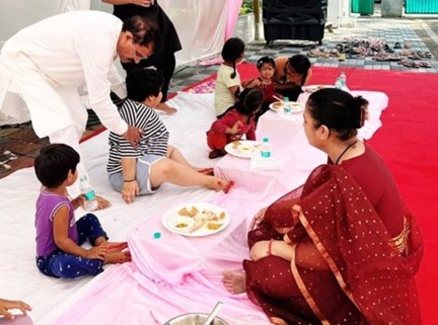 सांसद वीडी शर्मा ने सपत्नीक किया कन्या पूजन सांसद वीडी शर्मा ने सपत्नीक किया कन्या पूजन