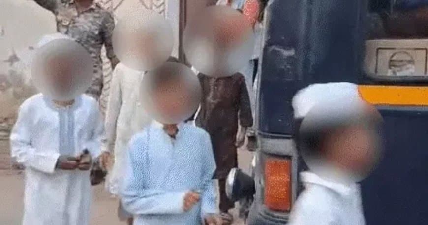 ग्वालियर: दारुल कुरआन मदरसे में मासूमों पर जुल्म, 26 बच्चे रेस्क्यू, लोहे की रॉड से पिटाई और प्रताड़ना का आरोप ग्वालियर: दारुल कुरआन मदरसे में मासूमों पर जुल्म, 26 बच्चे रेस्क्यू, लोहे की रॉड से पिटाई और प्रताड़ना का आरोप