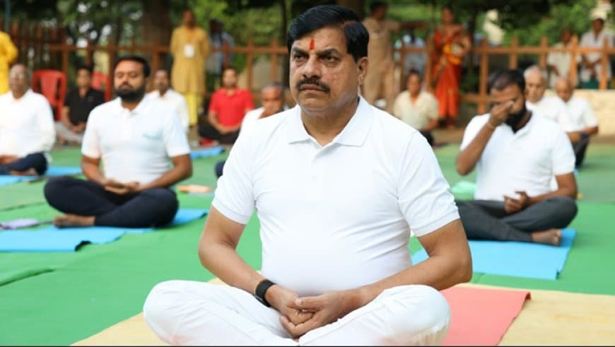 सीएम मोहन यादव ने जामली में किया योगाभ्यास, 'यत् पिण्डे तत् ब्रह्माण्डे' का दिया संदेश सीएम मोहन यादव ने जामली में किया योगाभ्यास, 'यत् पिण्डे तत् ब्रह्माण्डे' का दिया संदेश