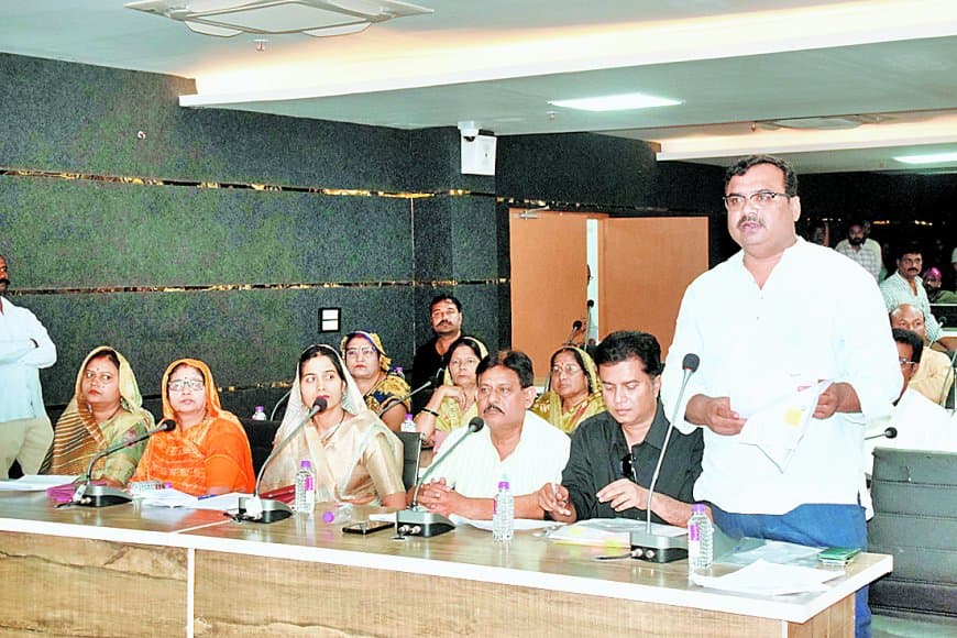 सतना निगम परिषद में नामकरण पर सियासी घमासान, सीवर सड़क और पेयजल के सवाल पीछे छूटे सतना निगम परिषद में नामकरण पर सियासी घमासान, सीवर सड़क और पेयजल के सवाल पीछे छूटे