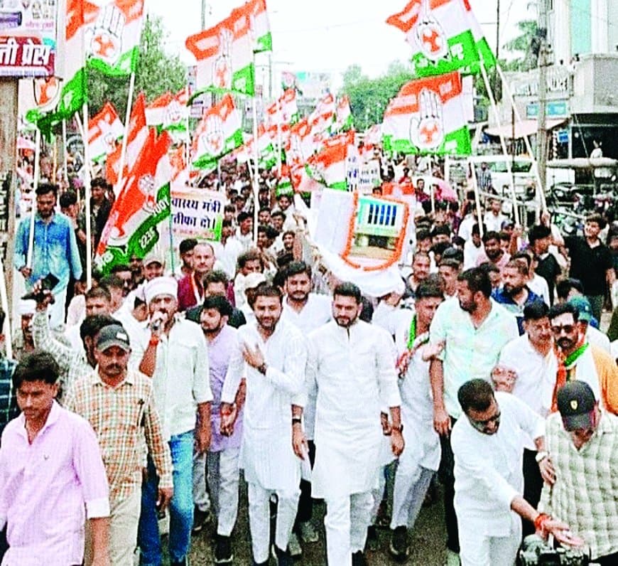 सीधी में स्वास्थ्य व्यवस्था के खिलाफ युवा कांग्रेस का प्रदर्शन, बैरिकेडिंग तोड़ी, वाटर कैनन से रोका सीधी में स्वास्थ्य व्यवस्था के खिलाफ युवा कांग्रेस का प्रदर्शन, बैरिकेडिंग तोड़ी, वाटर कैनन से रोका