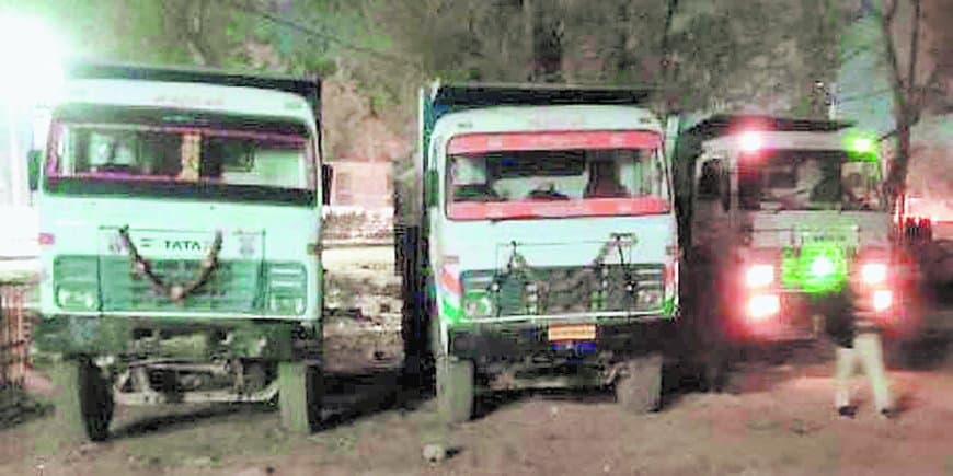 रीवा में खनिज माफियाओं पर शिकंजा, नौवस्ता में लेटराइट से लदे सात हाइवा जब्त, नरौरा में ब्लास्टिंग का खुलासा रीवा में खनिज माफियाओं पर शिकंजा, नौवस्ता में लेटराइट से लदे सात हाइवा जब्त, नरौरा में ब्लास्टिंग का खुलासा