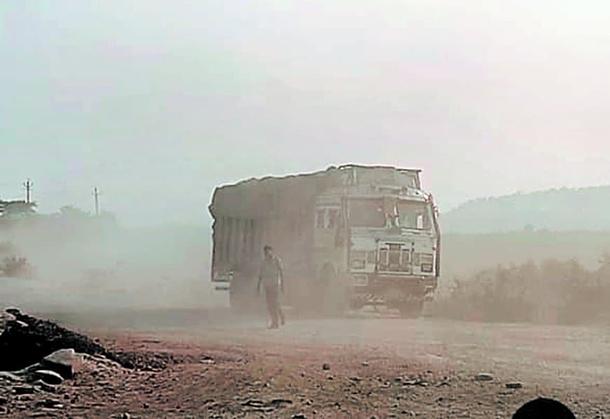 दीपावली मेले से पहले बदहाल सतना-चित्रकूट मार्ग पर सवाल, 20 करोड़ खर्च फिर भी गड्ढों से जूझते श्रद्धालु दीपावली मेले से पहले बदहाल सतना-चित्रकूट मार्ग पर सवाल, 20 करोड़ खर्च फिर भी गड्ढों से जूझते श्रद्धालु