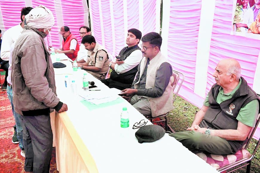 परसमनिया में प्रशासन का पूरा अमला पहुंचा, एक दिन में 3150 शिकायतों का मौके पर निराकरण परसमनिया में प्रशासन का पूरा अमला पहुंचा, एक दिन में 3150 शिकायतों का मौके पर निराकरण