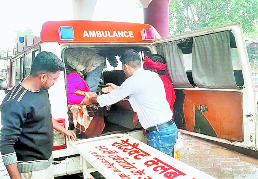 नौतनवा एक्सप्रेस में गर्भवती महिला को उठा प्रसव दर्द, सतना में एंबुलेंस के अंदर गूंजी किलकारी नौतनवा एक्सप्रेस में गर्भवती महिला को उठा प्रसव दर्द, सतना में एंबुलेंस के अंदर गूंजी किलकारी