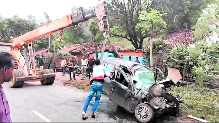 सीधी के बेहड़ा मोड़ पर बस-कार की आमने-सामने भिड़ंत, तीन की मौत, पांच वर्षीय बच्ची गंभीर घायल सीधी के बेहड़ा मोड़ पर बस-कार की आमने-सामने भिड़ंत, तीन की मौत, पांच वर्षीय बच्ची गंभीर घायल
